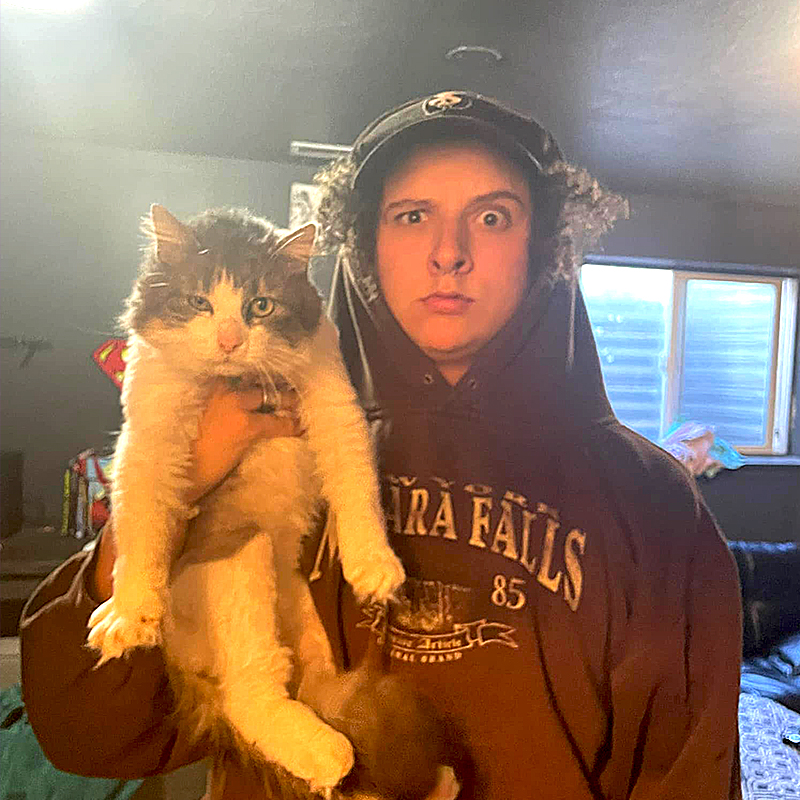  TikTok/bug_b1te, Snake River Animal Shelter, Idaho Falls, ID, West Jordan, Utah, cat knows his dad at the shelter, Cat knew his future family, Cat refused to let go of future dad, Gus holds his kitty making the same expression